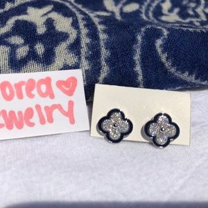 Sparkly Clover Stud Earring